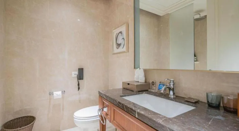 Donghai Xianhucheng Huanglong Hotel