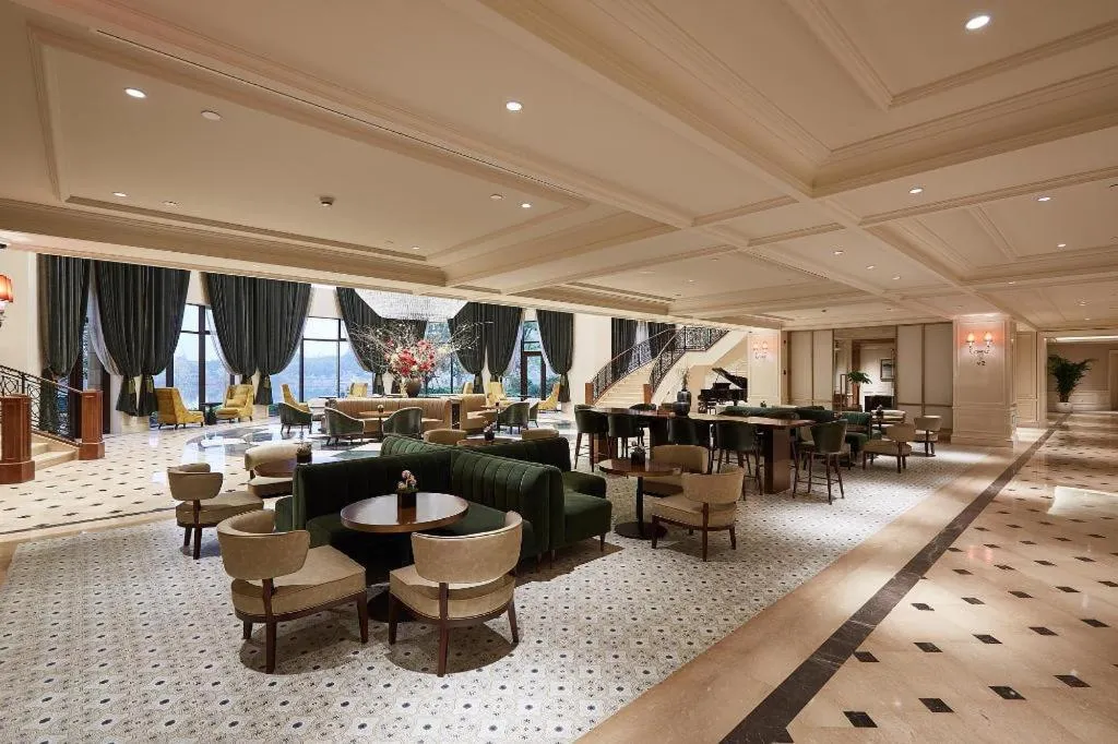 Donghai Xianhucheng Huanglong Hotel