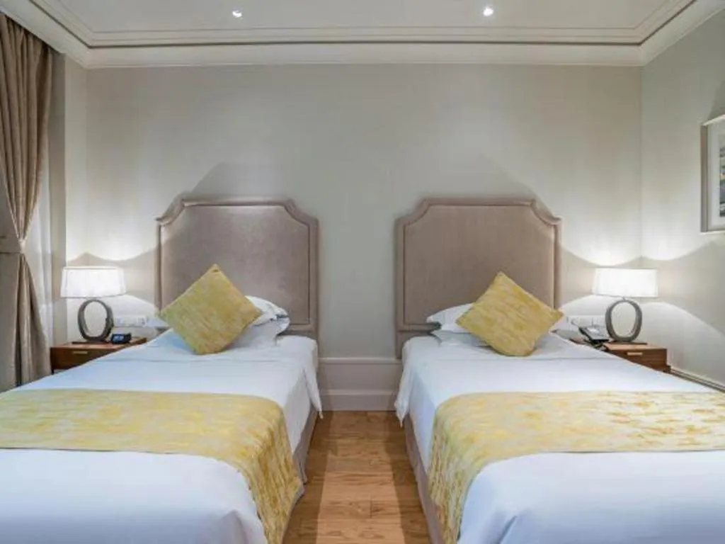 Bed in Donghai Xianhucheng Huanglong Hotel