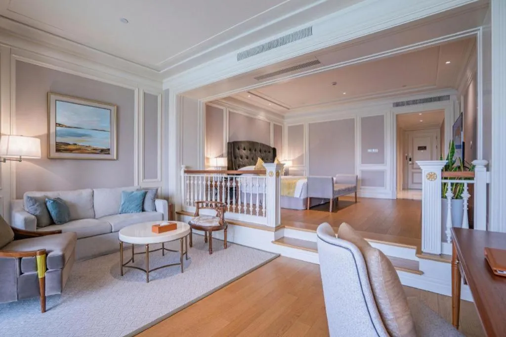 Donghai Xianhucheng Huanglong Hotel