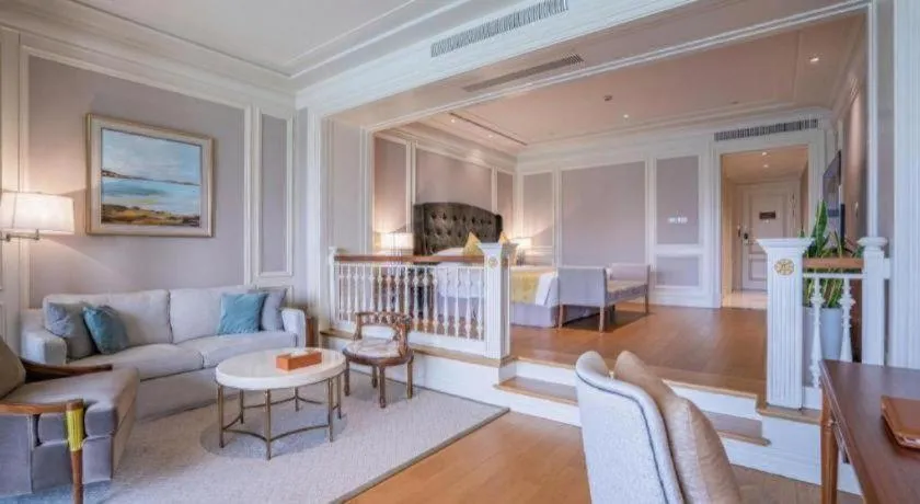 Bed in Donghai Xianhucheng Huanglong Hotel