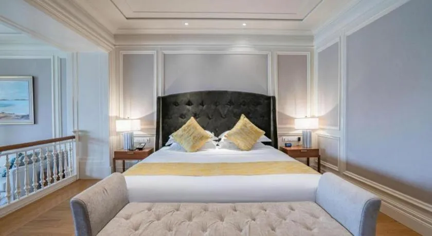 Bed in Donghai Xianhucheng Huanglong Hotel