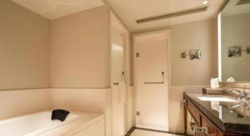 Donghai Xianhucheng Huanglong Hotel