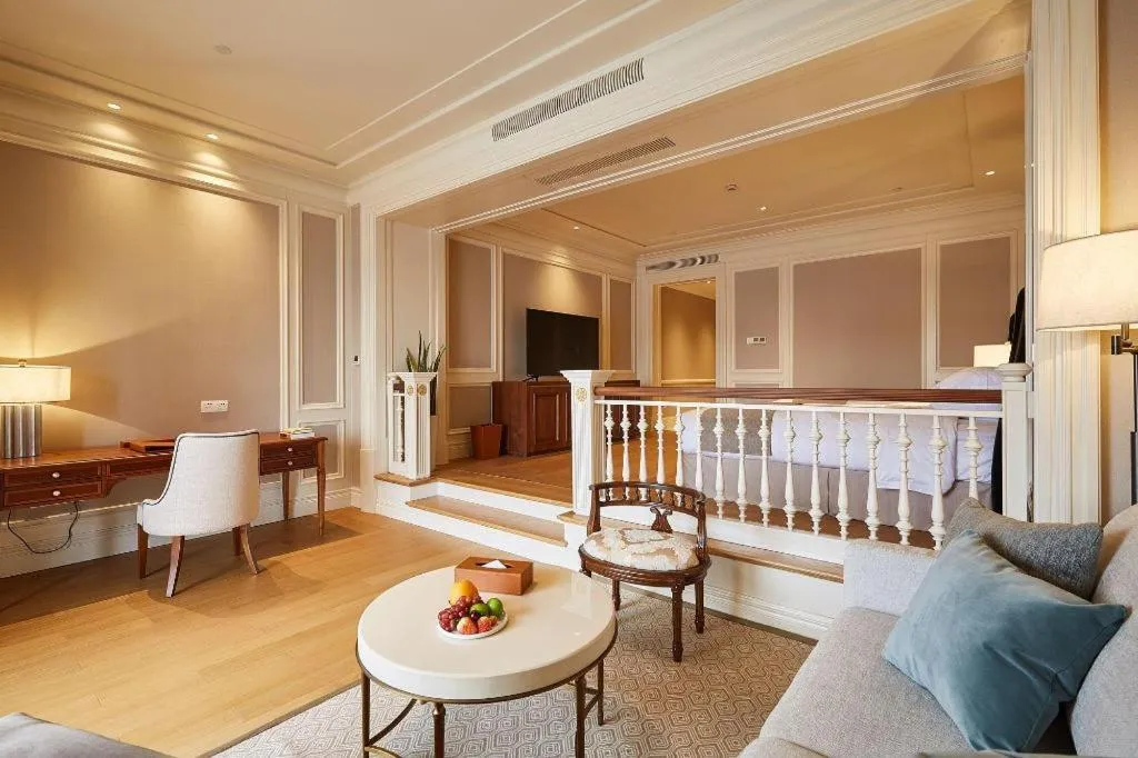 Donghai Xianhucheng Huanglong Hotel