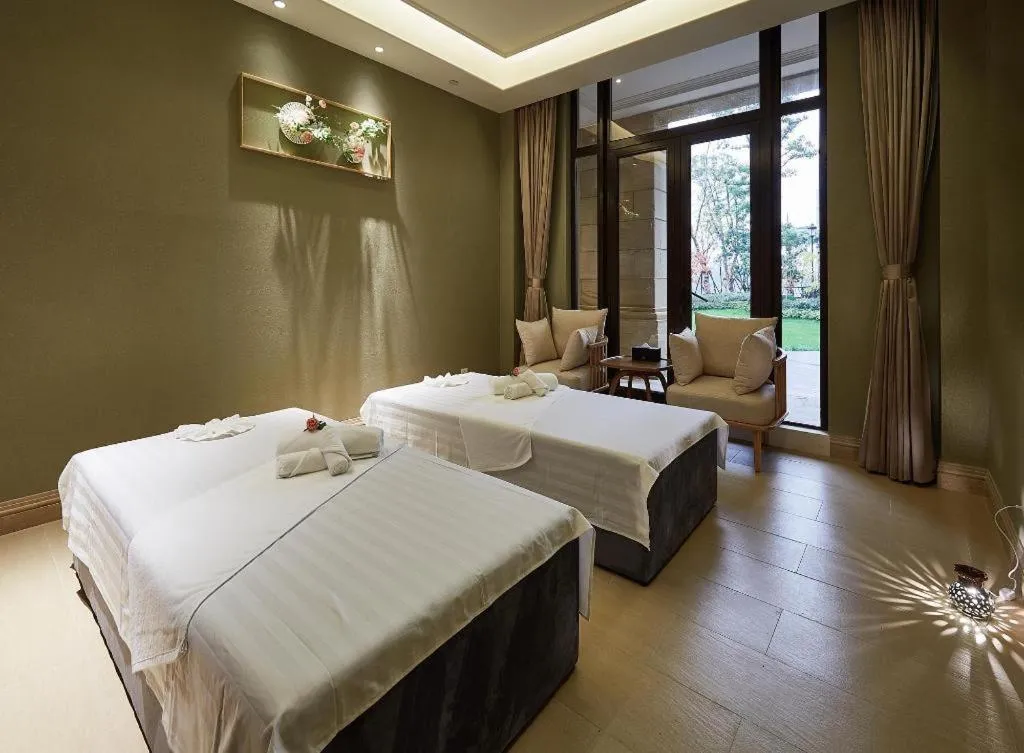 Bed in Donghai Xianhucheng Huanglong Hotel