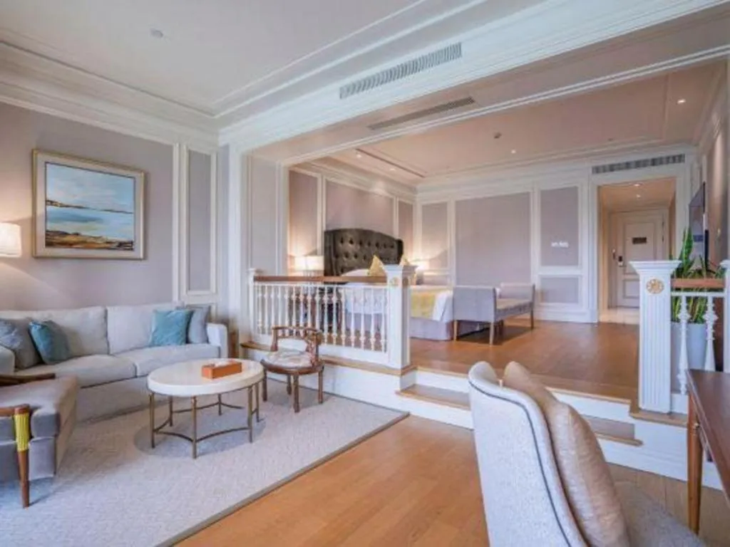 Donghai Xianhucheng Huanglong Hotel