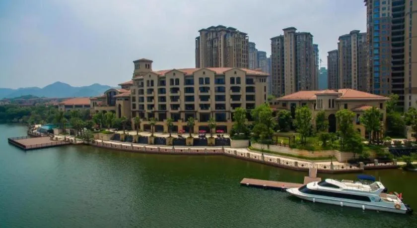 Donghai Xianhucheng Huanglong Hotel
