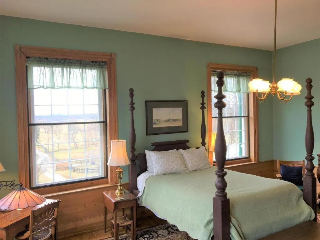 Bed in Smithfield Farm B&B