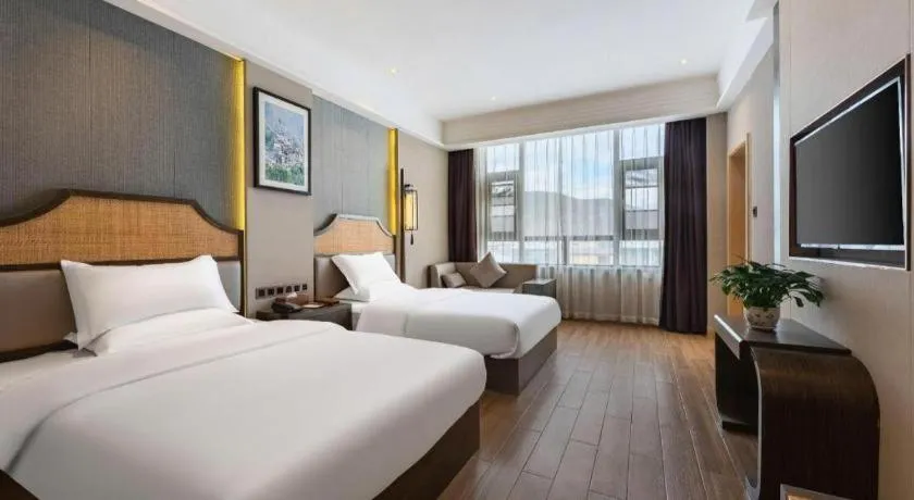 Bed in Metropolo Hotel YunNan Shangri-la Karma Dan Songzanlin Temple