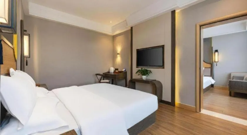 Bed in Metropolo Hotel YunNan Shangri-la Karma Dan Songzanlin Temple