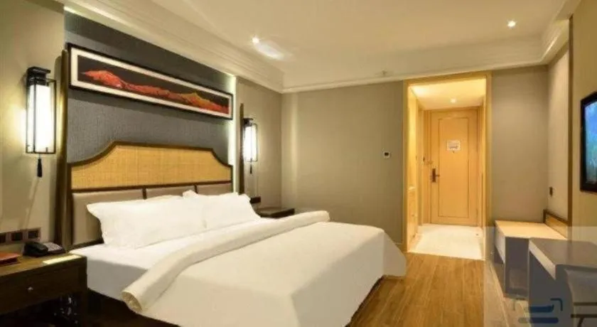 Bed in Metropolo Hotel YunNan Shangri-la Karma Dan Songzanlin Temple