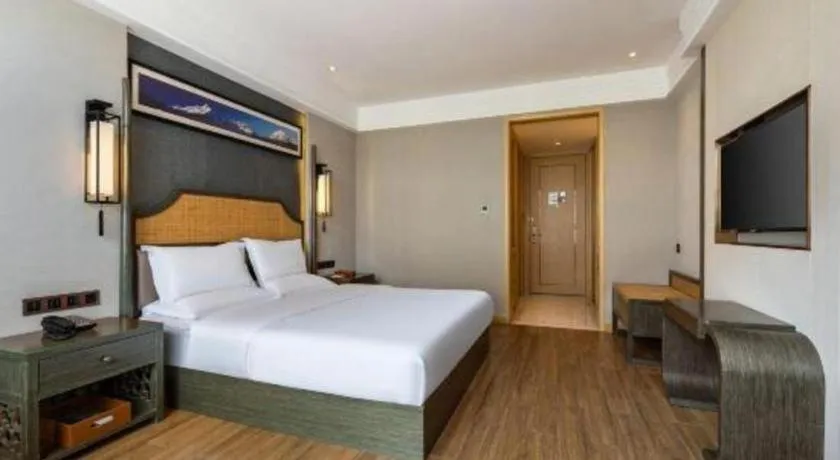 Bed in Metropolo Hotel YunNan Shangri-la Karma Dan Songzanlin Temple