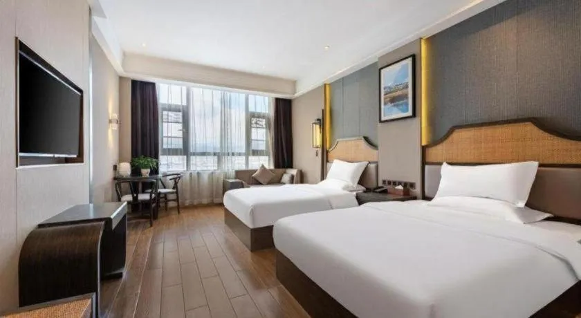 Bed in Metropolo Hotel YunNan Shangri-la Karma Dan Songzanlin Temple