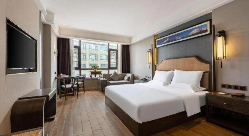 Bed in Metropolo Hotel YunNan Shangri-la Karma Dan Songzanlin Temple