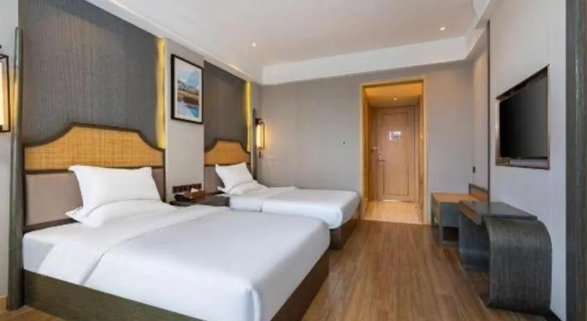 Bed in Metropolo Hotel YunNan Shangri-la Karma Dan Songzanlin Temple