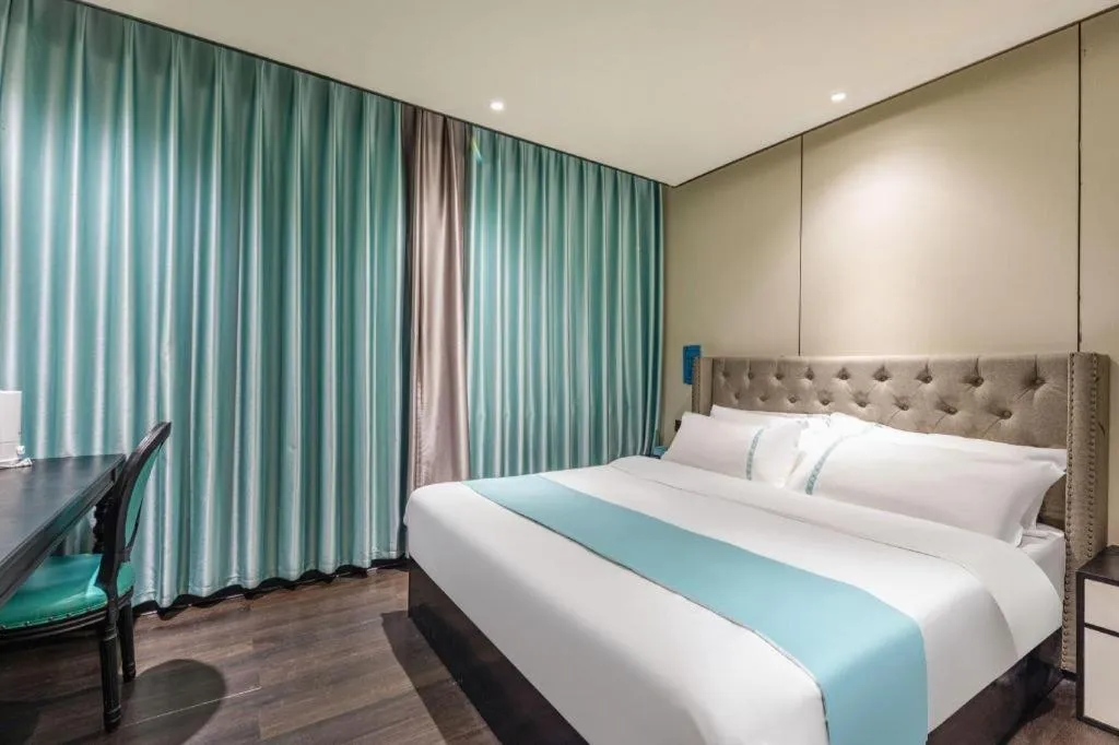 Bed in Xana Hotelle Lhasa Potala Palace Beijing Middle Road