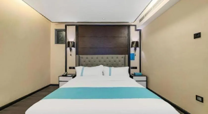 Bed in Xana Hotelle Lhasa Potala Palace Beijing Middle Road