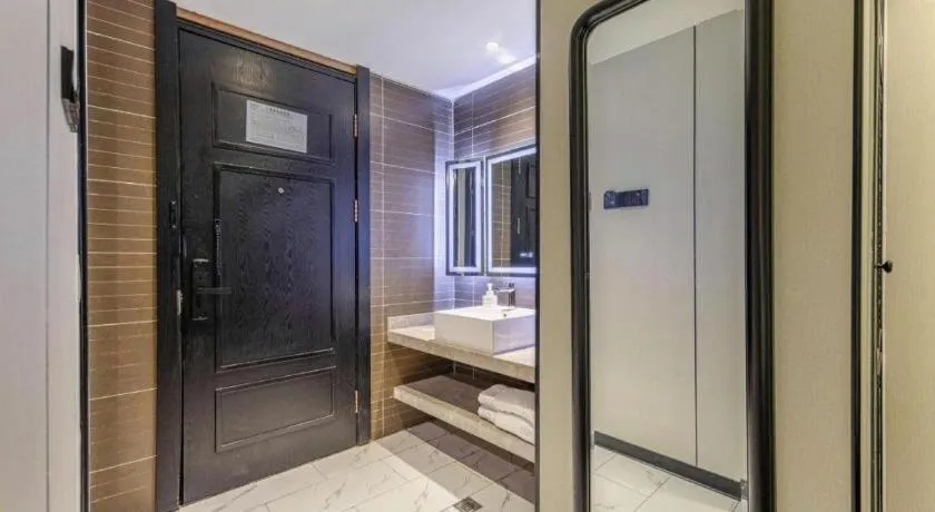 Bed in Xana Hotelle Lhasa Potala Palace Beijing Middle Road