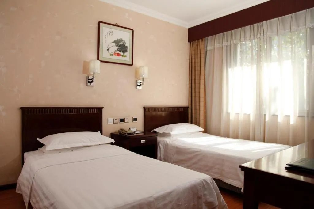 Bed in Hujialou Hot Spring Hotel