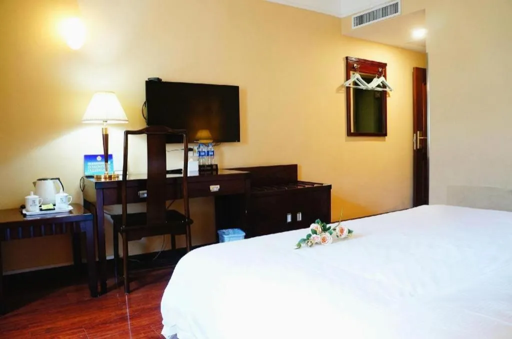 Bed in Hujialou Hot Spring Hotel