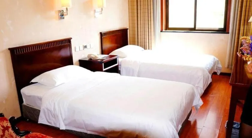 Bed in Hujialou Hot Spring Hotel