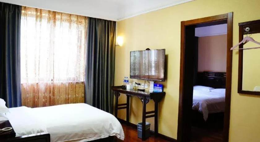 Bed in Hujialou Hot Spring Hotel