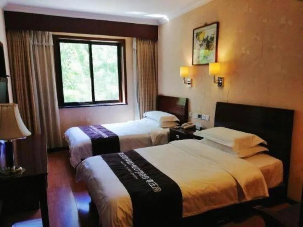 Bed in Hujialou Hot Spring Hotel