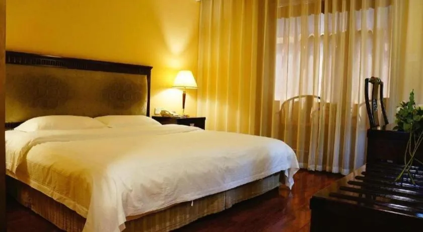 Bed in Hujialou Hot Spring Hotel