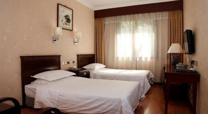 Bed in Hujialou Hot Spring Hotel