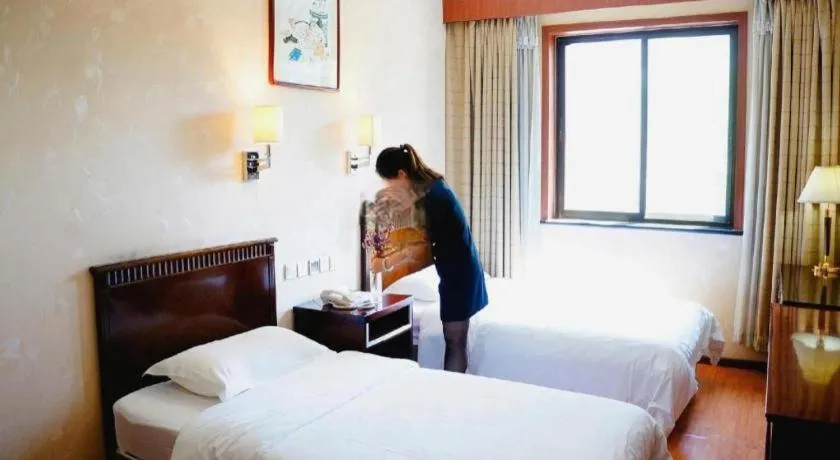 Bed in Hujialou Hot Spring Hotel