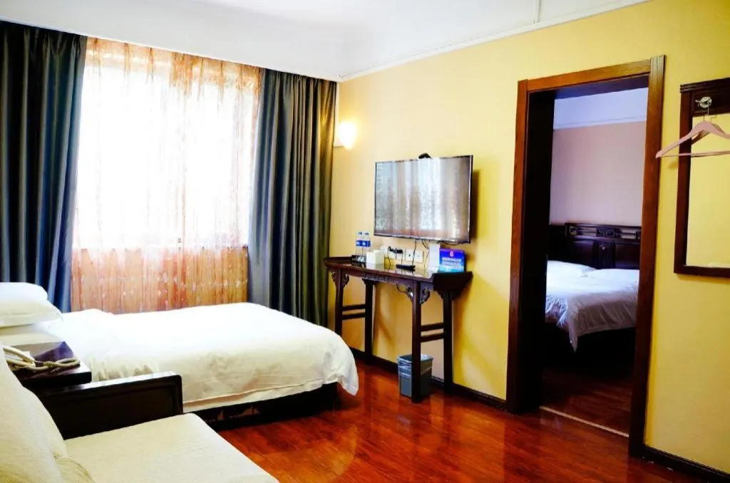 Bed in Hujialou Hot Spring Hotel