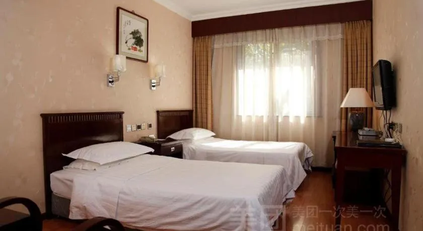 Bed in Hujialou Hot Spring Hotel