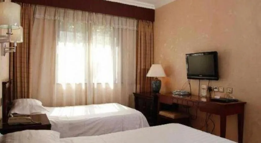 Bed in Hujialou Hot Spring Hotel