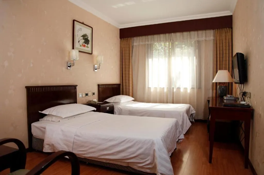 Bed in Hujialou Hot Spring Hotel