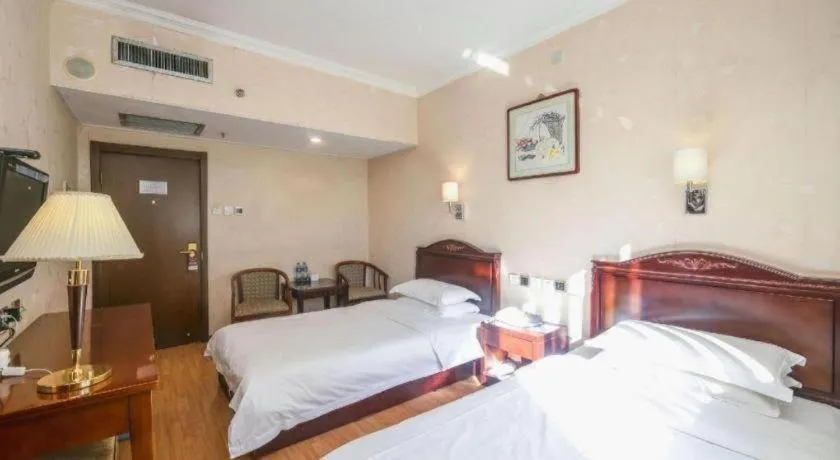 Bed in Hujialou Hot Spring Hotel