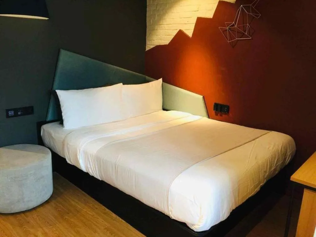 Bed in YUNIK-Shanghai Zhongshan Park Yan'an Xi Road