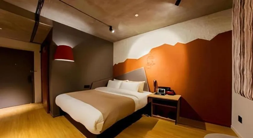 Bed in YUNIK-Shanghai Zhongshan Park Yan'an Xi Road