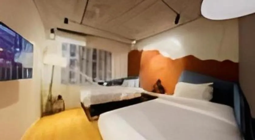 Bed in YUNIK-Shanghai Zhongshan Park Yan'an Xi Road