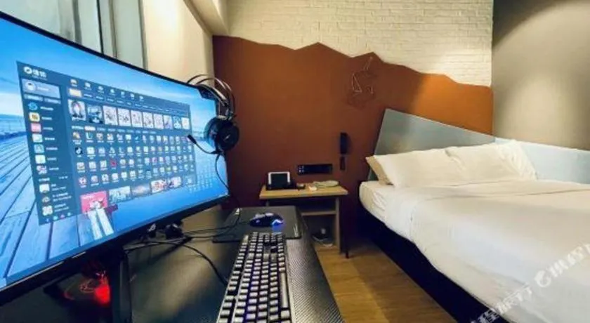 Bed in YUNIK-Shanghai Zhongshan Park Yan'an Xi Road