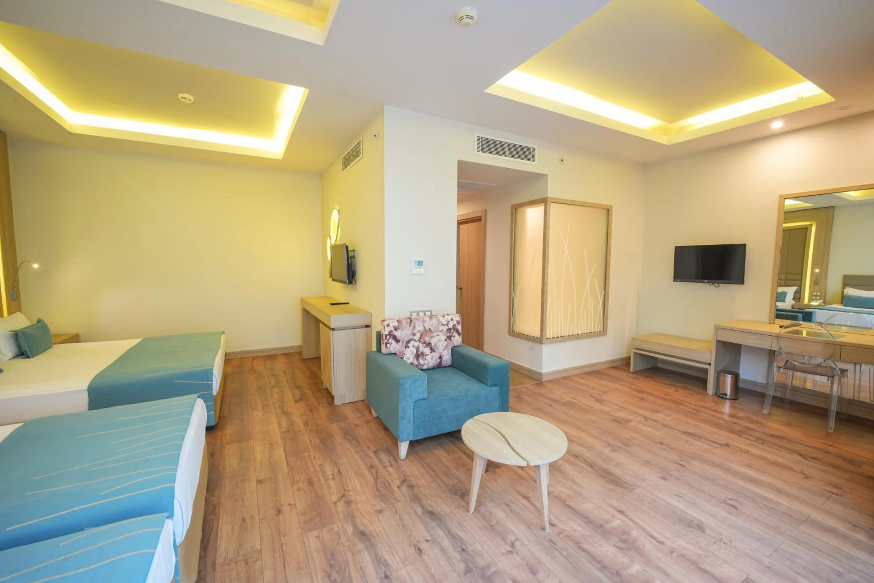 Photo of the whole room, Bed in Orka Lotus Beach