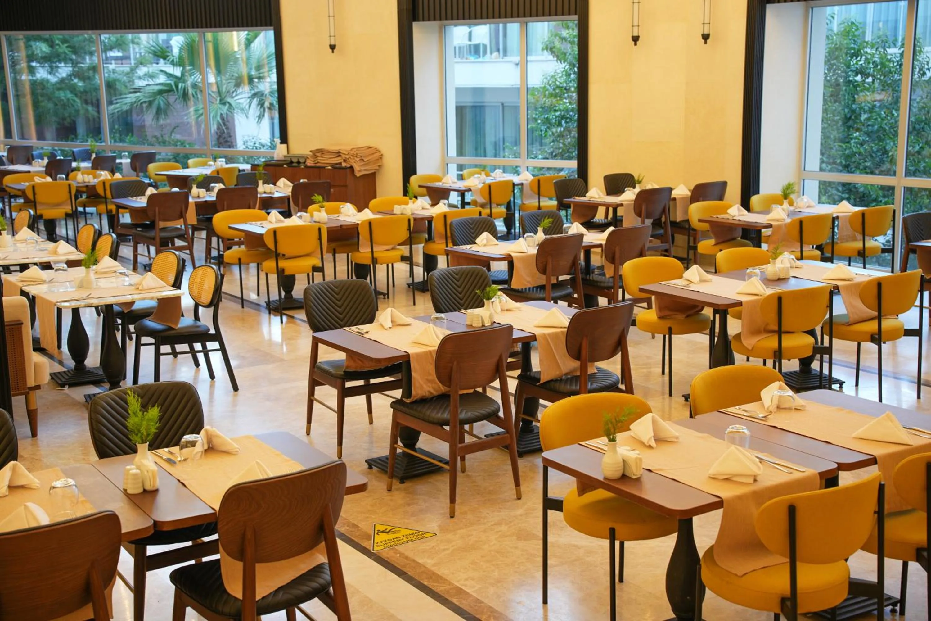 Restaurant/places to eat in Orka Lotus Beach