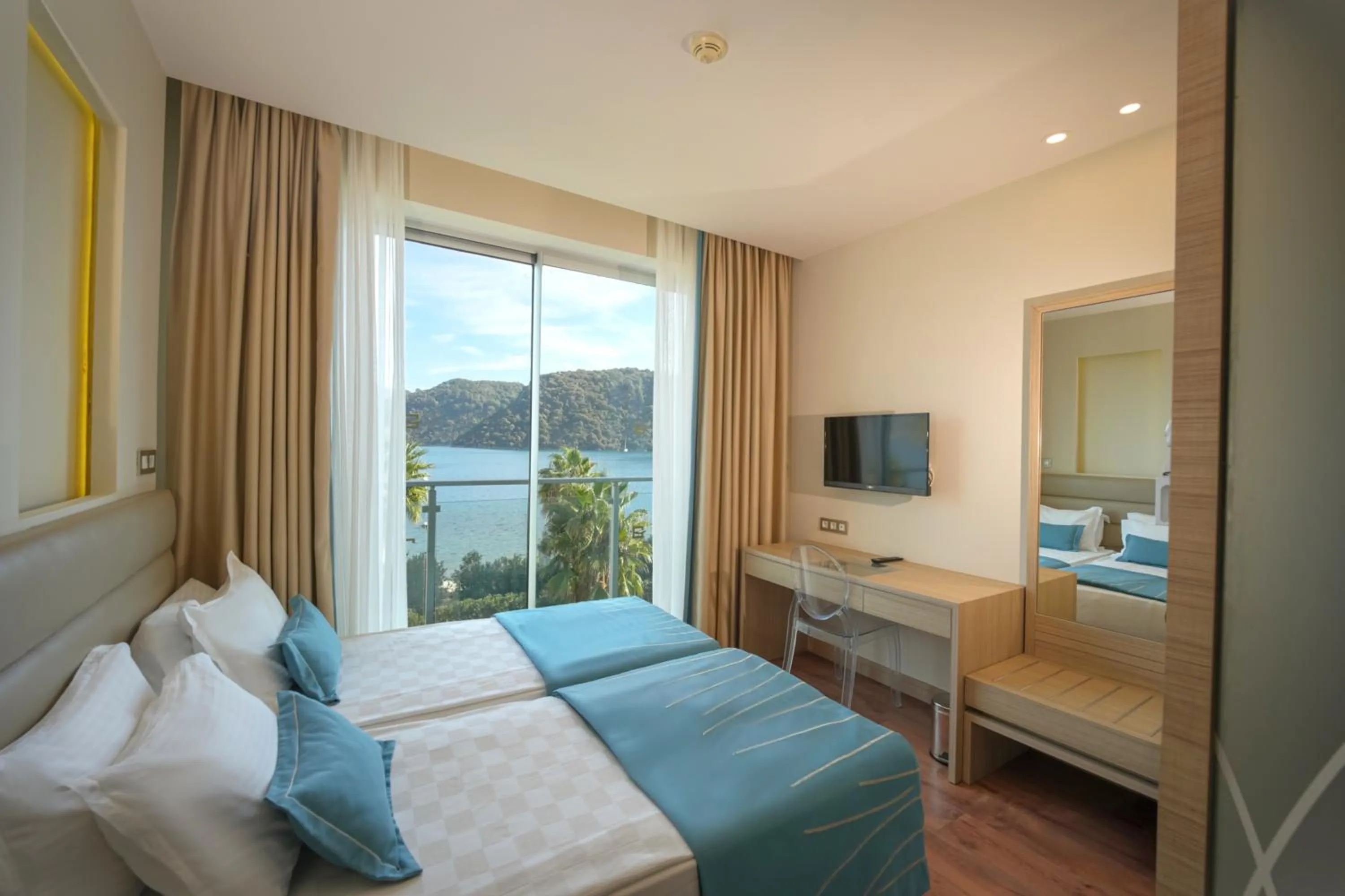 Photo of the whole room, Bed in Orka Lotus Beach