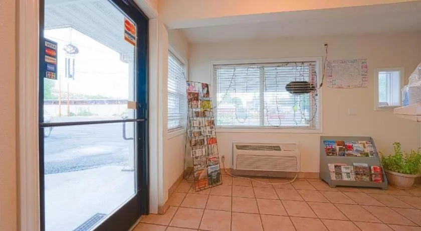 OYO Riverside Inn John Day OR