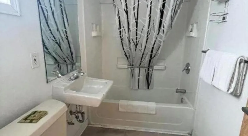 OYO Riverside Inn John Day OR