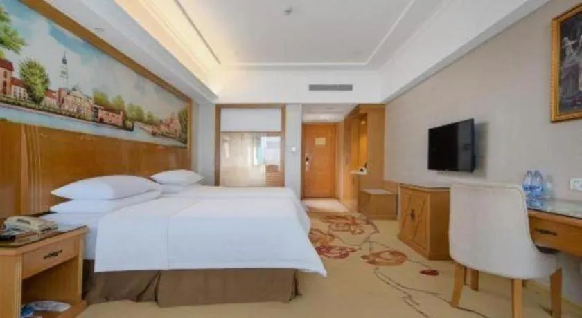 Bed in Vienna Hotel Shenzhen Longgang Baifucheng