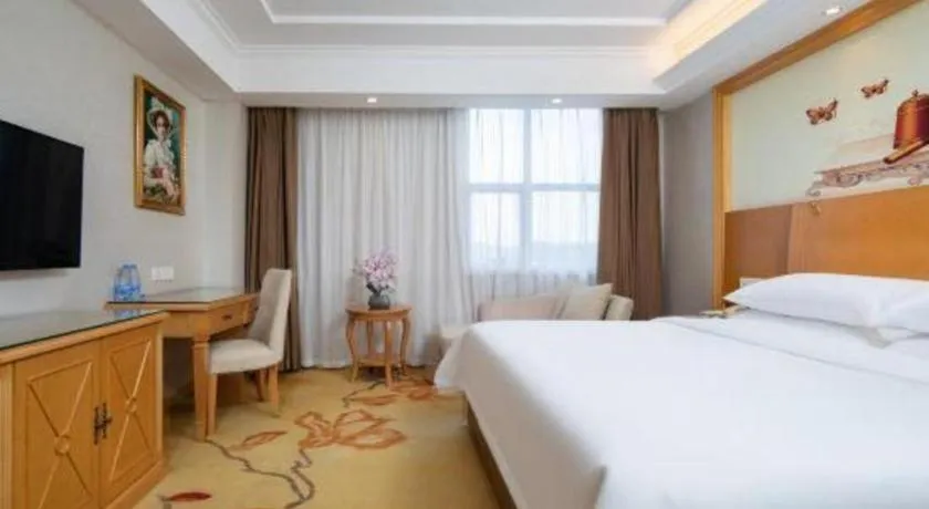 Bed in Vienna Hotel Shenzhen Longgang Baifucheng