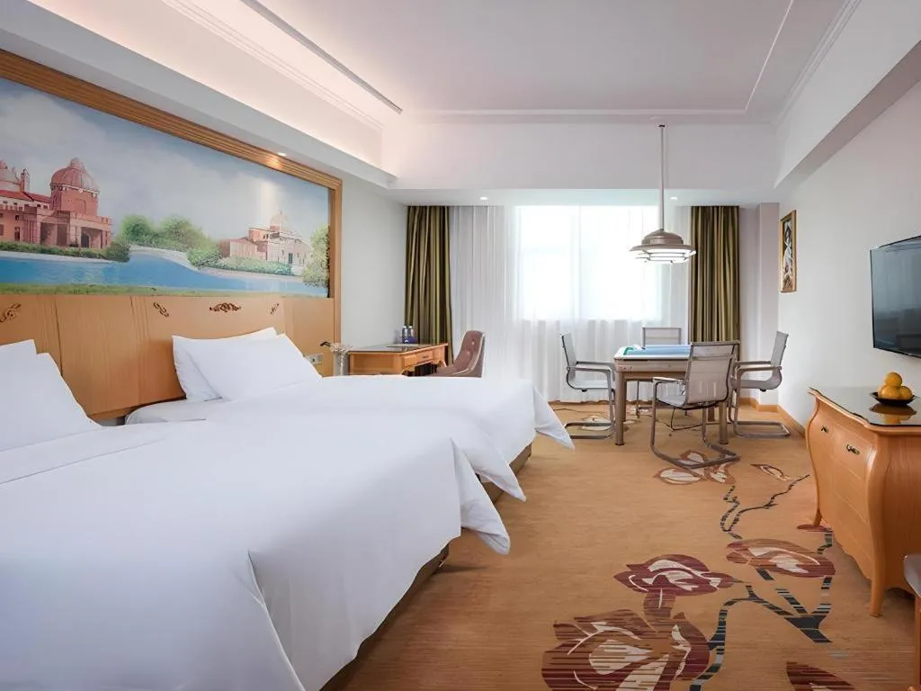 Bed in Vienna Hotel Guangdong Huizhou Lilin North Railway Station