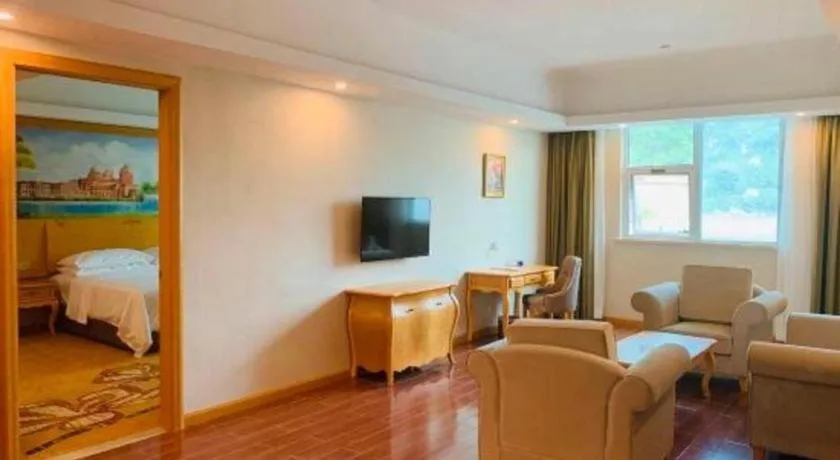 Vienna Hotel Guangdong Huizhou Lilin North Railway Station