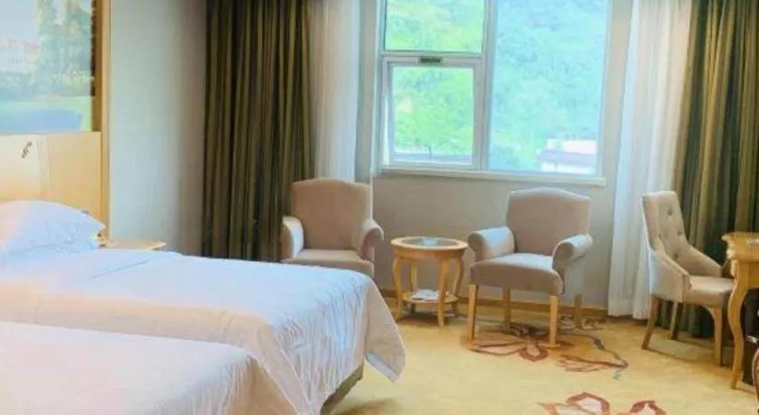 Bed in Vienna Hotel Guangdong Huizhou Lilin North Railway Station
