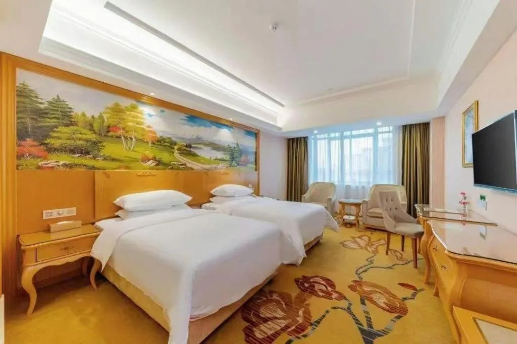 Bed in Vienna Hotel Guangdong Huizhou Lilin North Railway Station